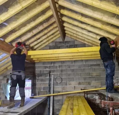 Charpente bois adaptée à une extension de maison