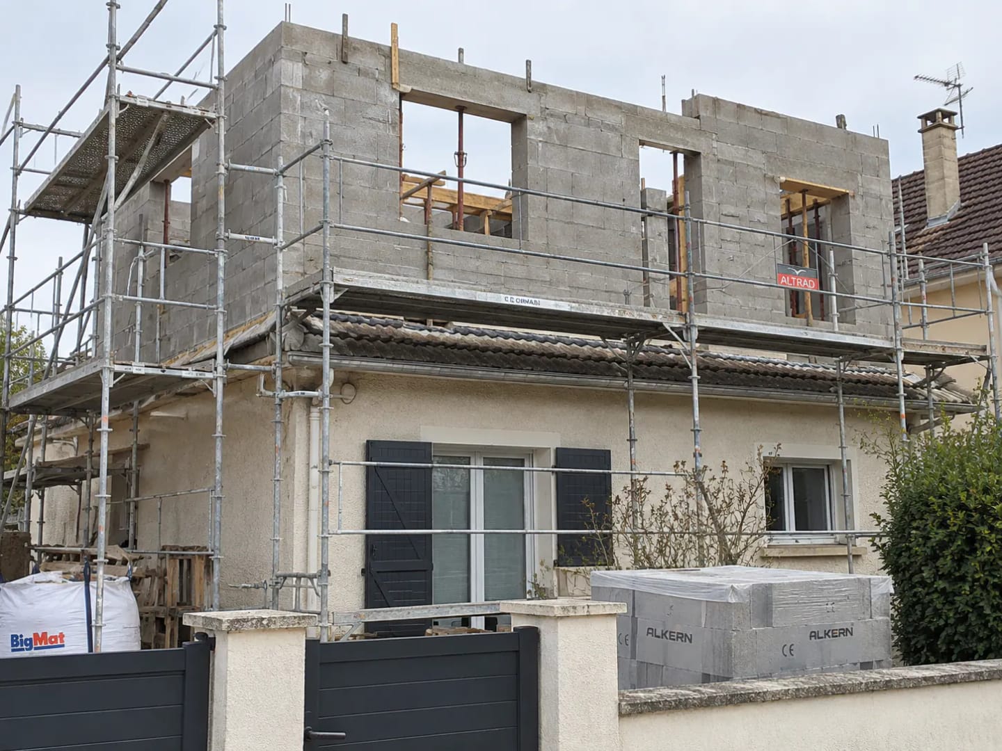 Surélévation d’une maison en parpaing