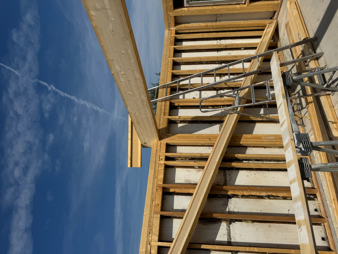 Ossature bois d'une extension sur une construction existante