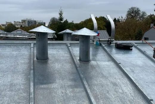 Exemple de toiture en bac acier posée par GME Bâtiment