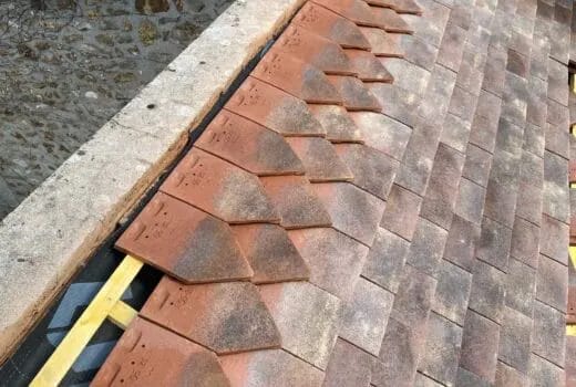 Travaux de couverture en tuiles sur maison individuelle