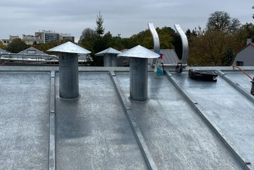 Exemple de toiture en bac acier posée par GME Bâtiment